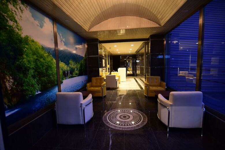 �zdemir Palas Hotel