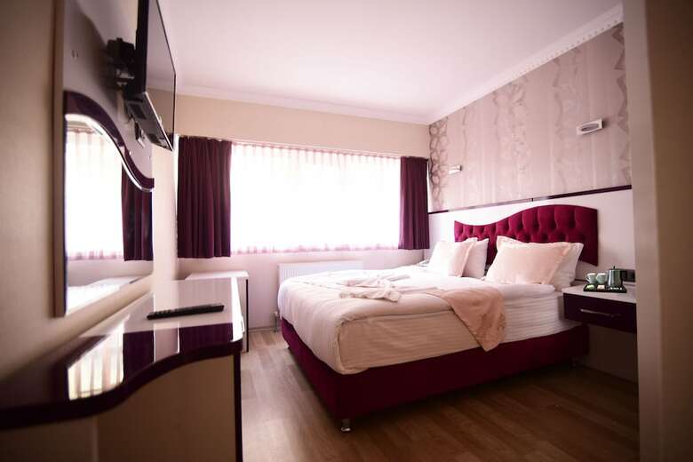 �zdemir Palas Hotel