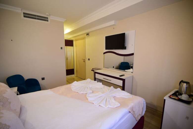 �zdemir Palas Hotel