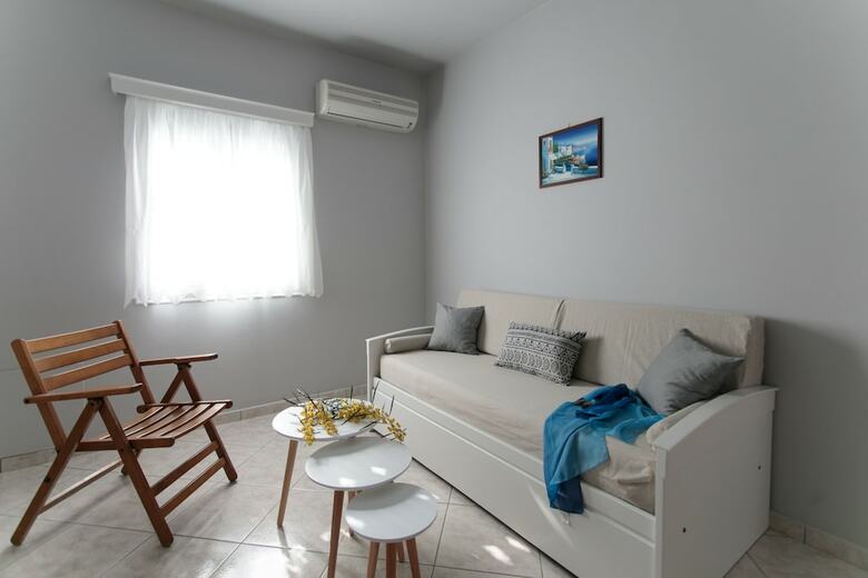 Apartamentos Erato Inn