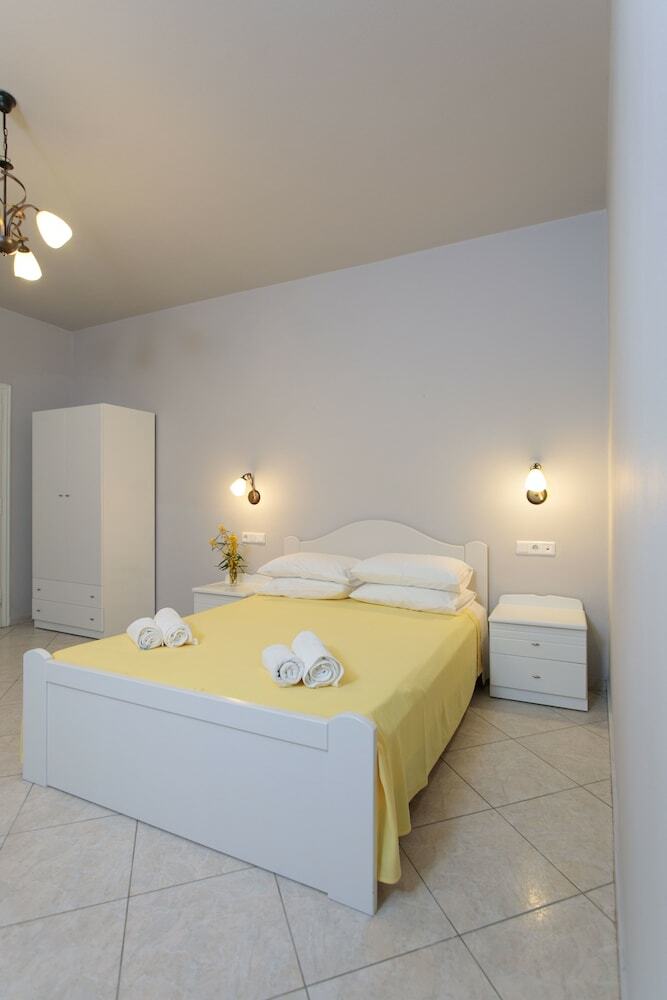 Apartamentos Erato Inn