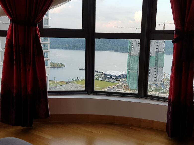 Apartamentos Skyview Teega @ Puteri Harbour