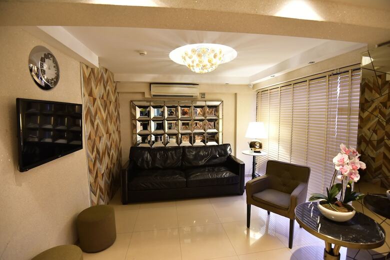 B Guest Hotel
