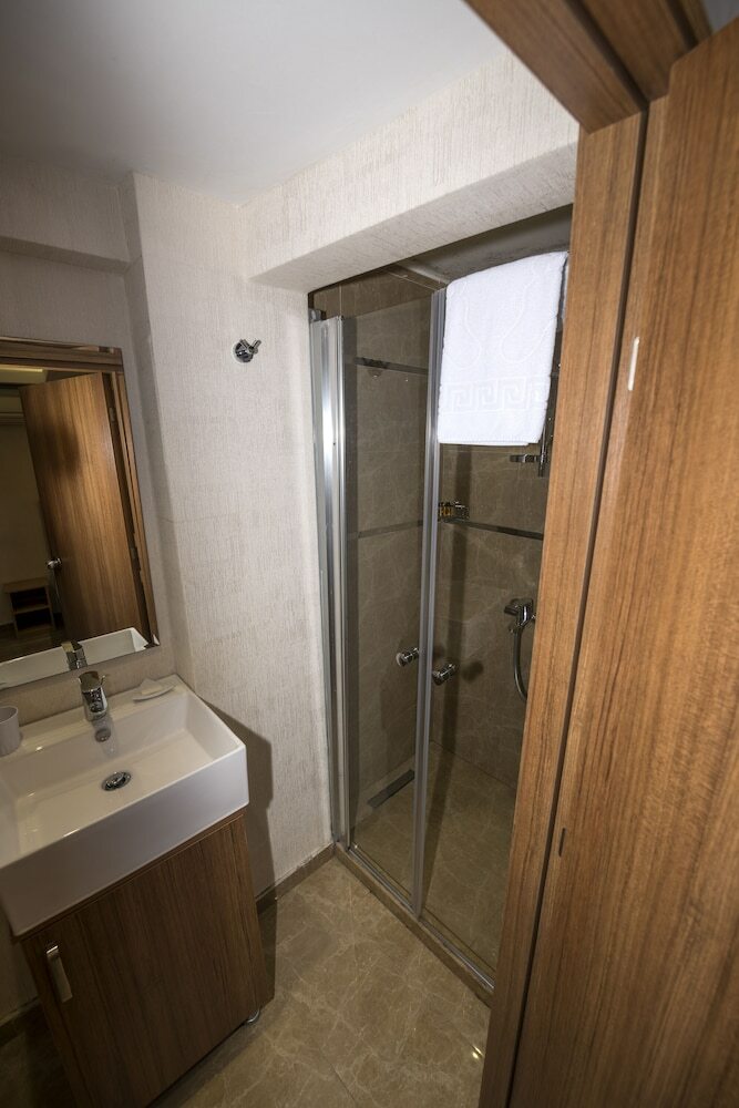B Guest Hotel
