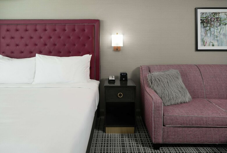 The Axis Moline Hotel, Tapestry Collection By Hilton