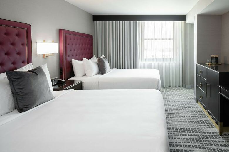 The Axis Moline Hotel, Tapestry Collection By Hilton