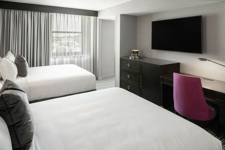 The Axis Moline Hotel, Tapestry Collection By Hilton