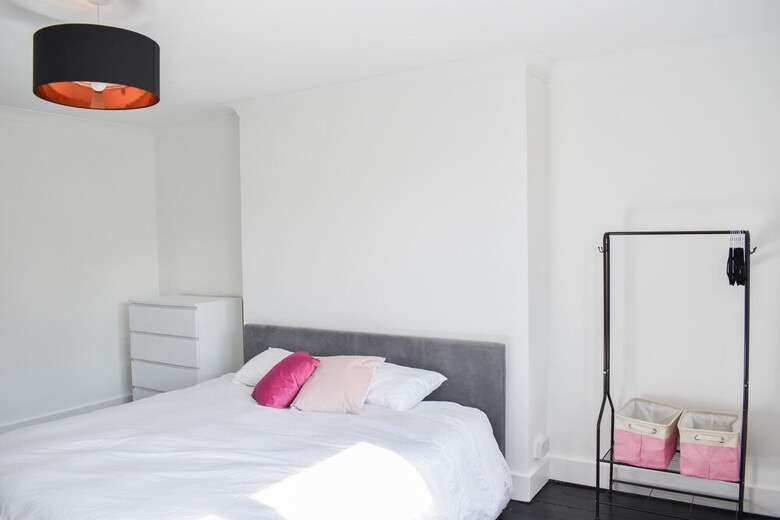 Spacious 3 Bedroom Hove Apartment
