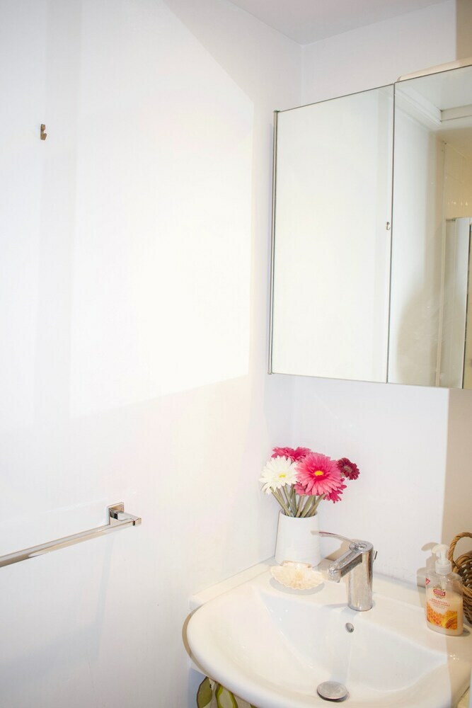 Spacious 2 Bedroom Inverleith Home With Garden