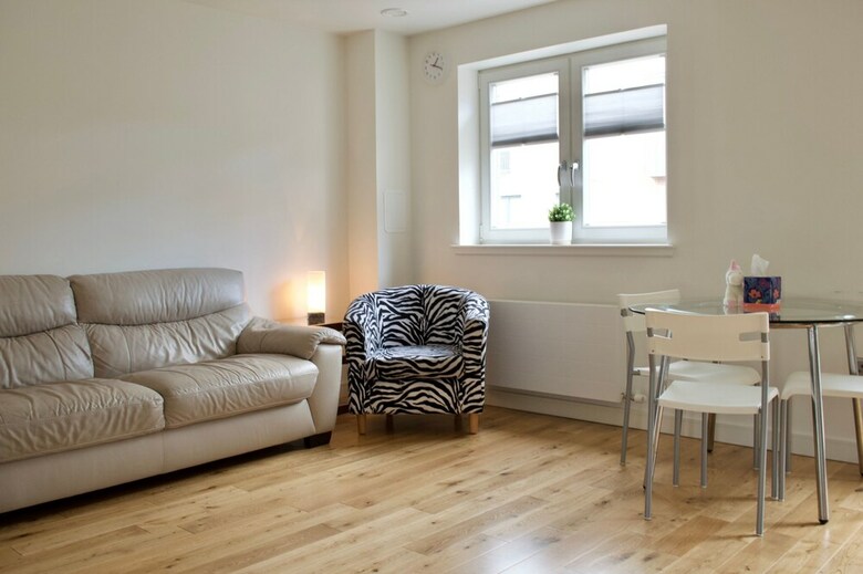 Modern 2 Bedroom Apartment With Parking