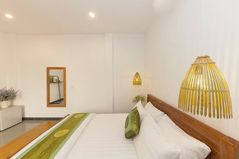 Hotel Purple Hue Bnb Central Hub