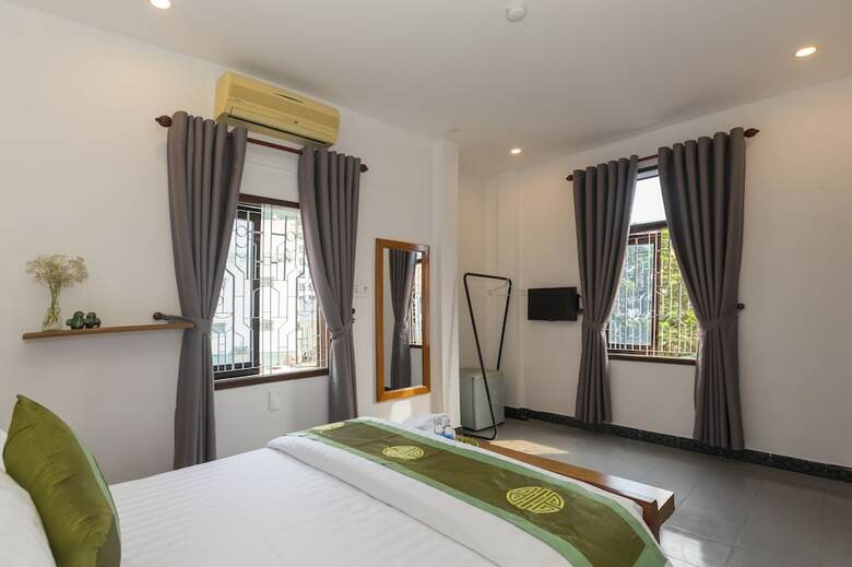 Hotel Purple Hue Bnb Central Hub