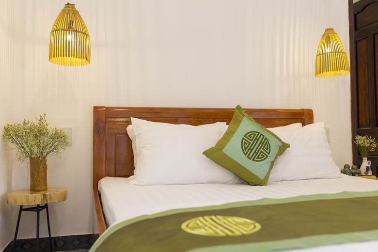 Hotel Purple Hue Bnb Central Hub