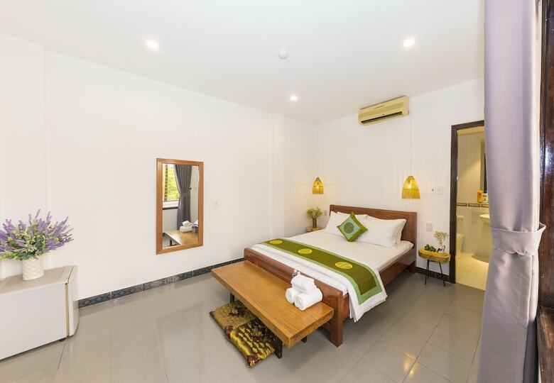 Hotel Purple Hue Bnb Central Hub