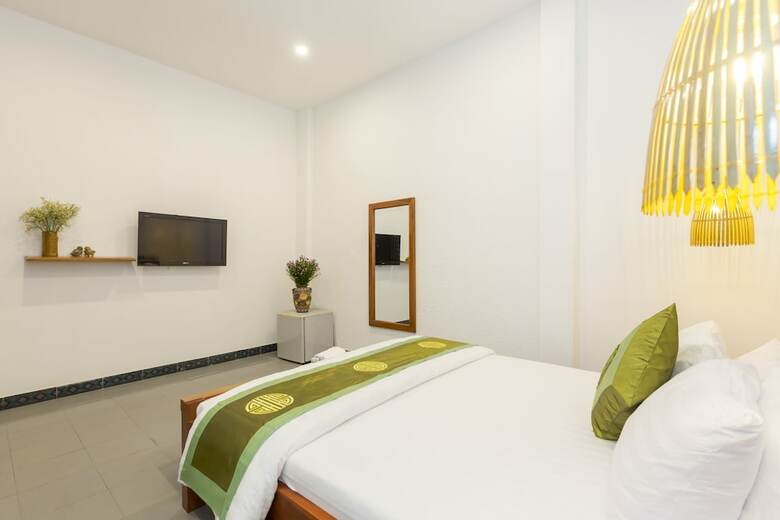 Hotel Purple Hue Bnb Central Hub