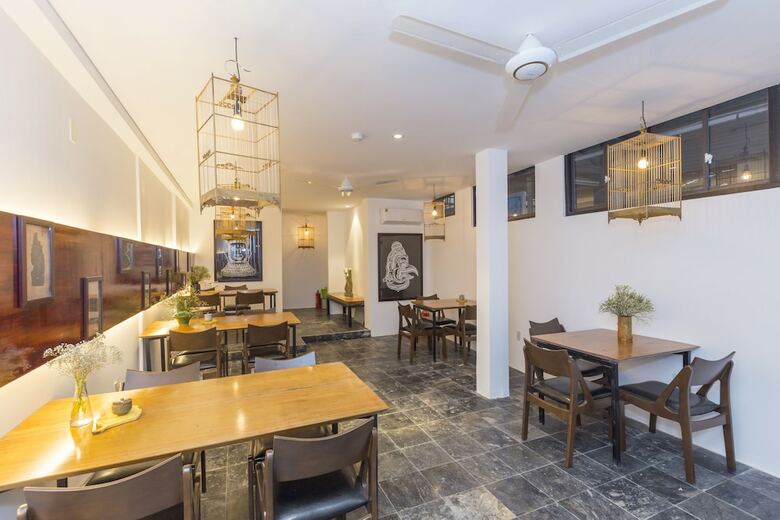 Hotel Purple Hue Bnb Central Hub