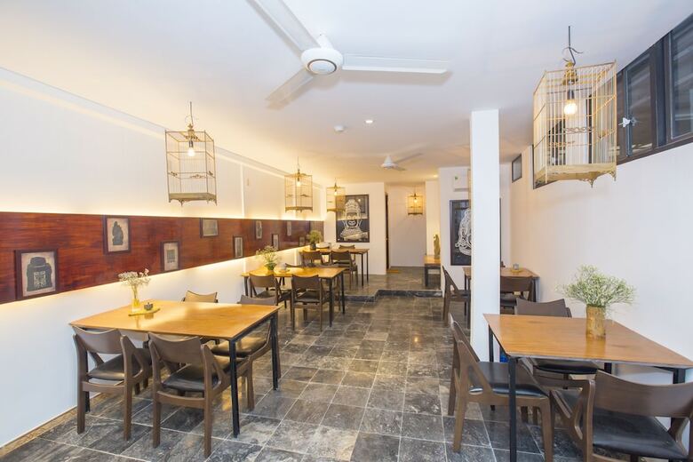 Hotel Purple Hue Bnb Central Hub