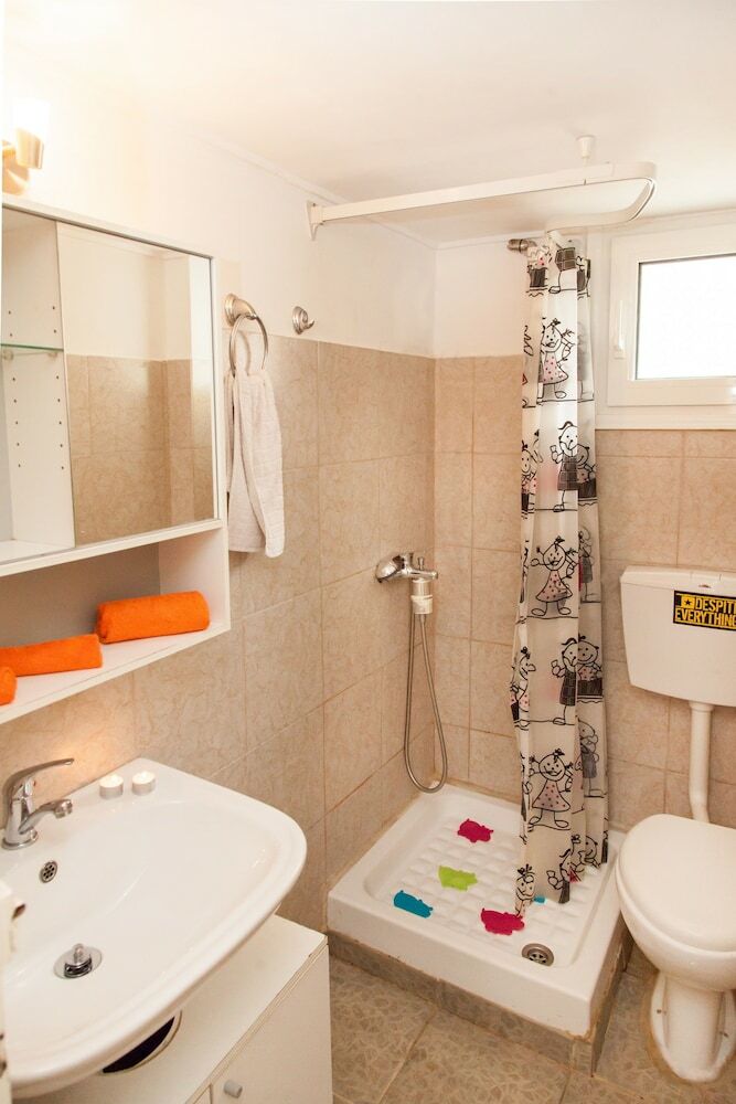 Beautiful Apartment Near Keramikossubway