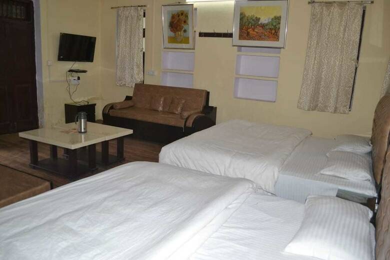 Hotel Royal Heritage Lake View Resort