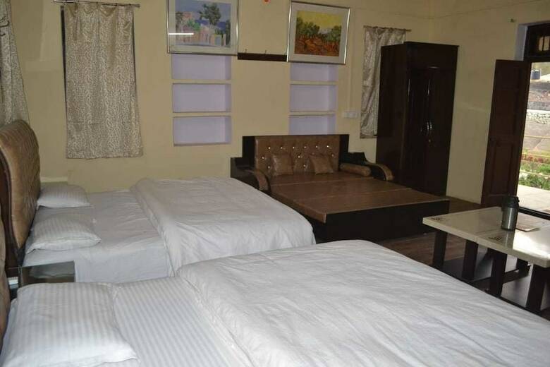 Hotel Royal Heritage Lake View Resort