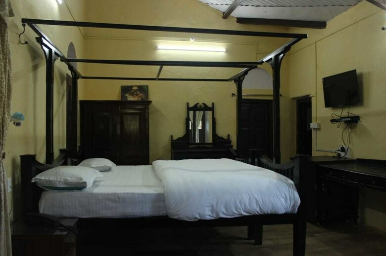 Hotel Royal Heritage Lake View Resort