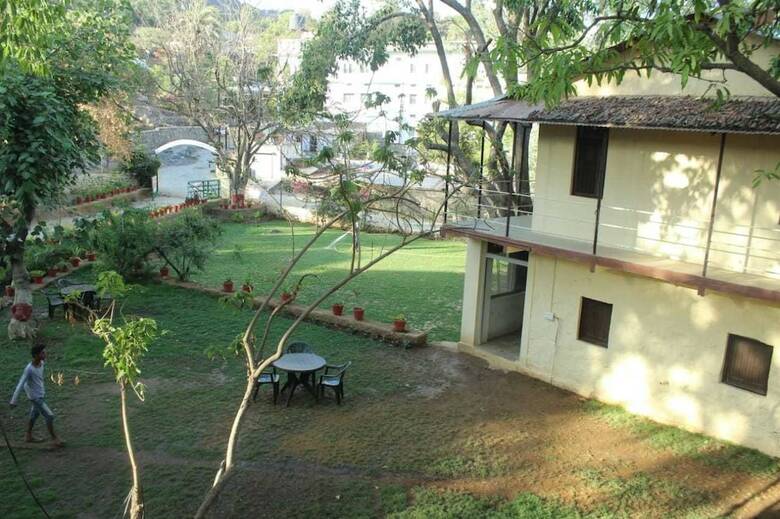 Hotel Royal Heritage Lake View Resort