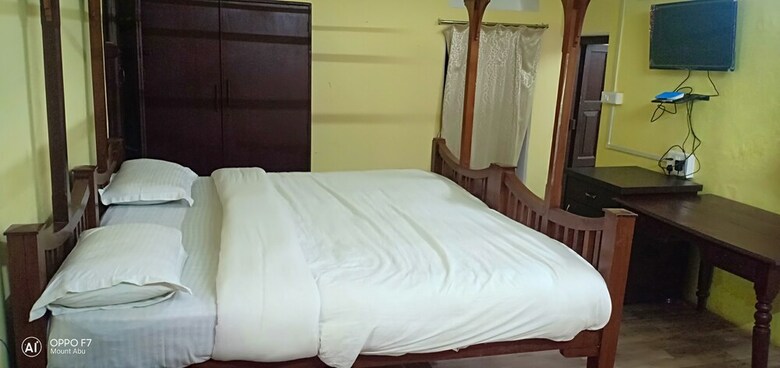 Hotel Royal Heritage Lake View Resort
