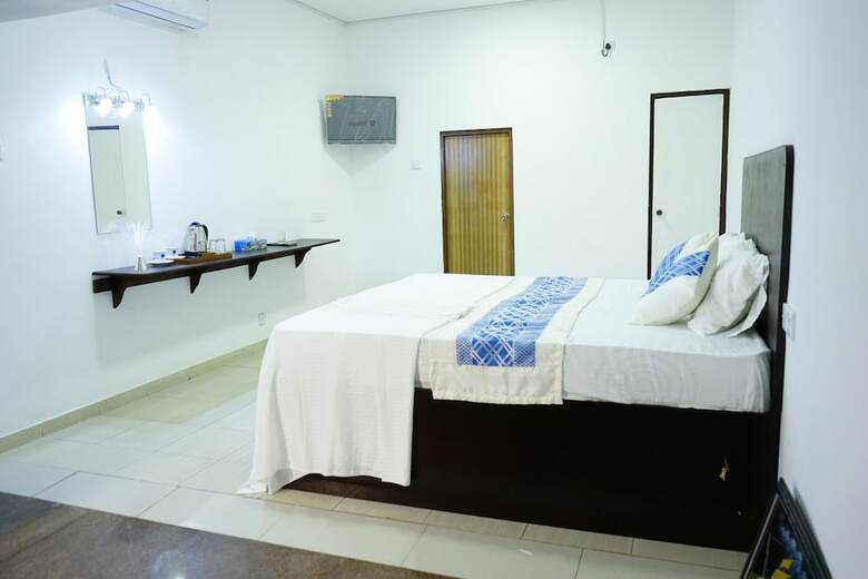 Hotel 9 Pearls Resort