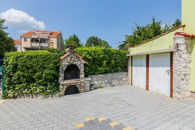 Apartamentos House Grgin
