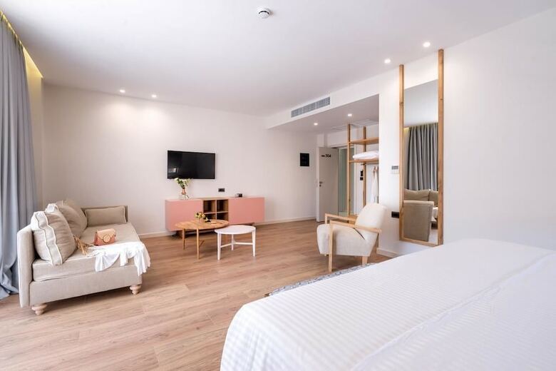 Glow Boutique Hotel & Suites