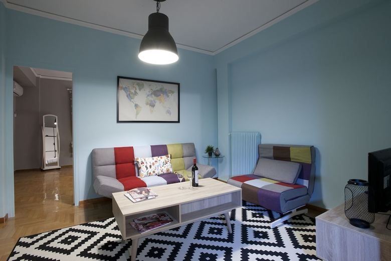Ambelokipi. Spacious Sunny Apartment