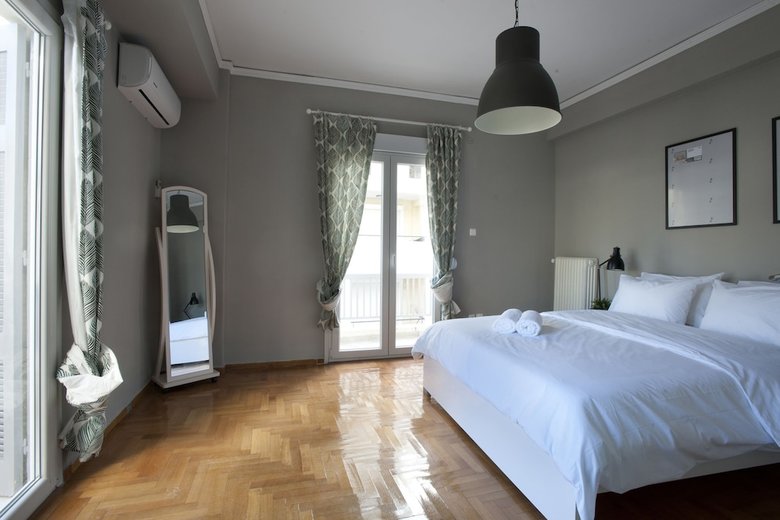 Ambelokipi. Spacious Sunny Apartment