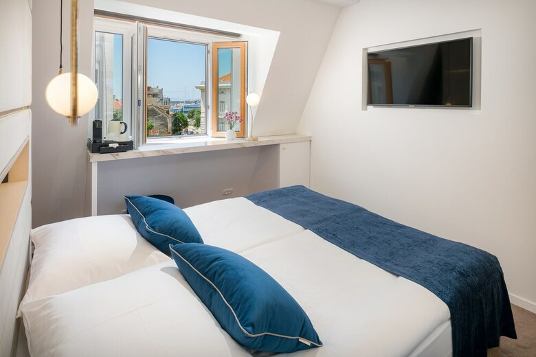 Bed & Breakfast Flos Luxury Rooms