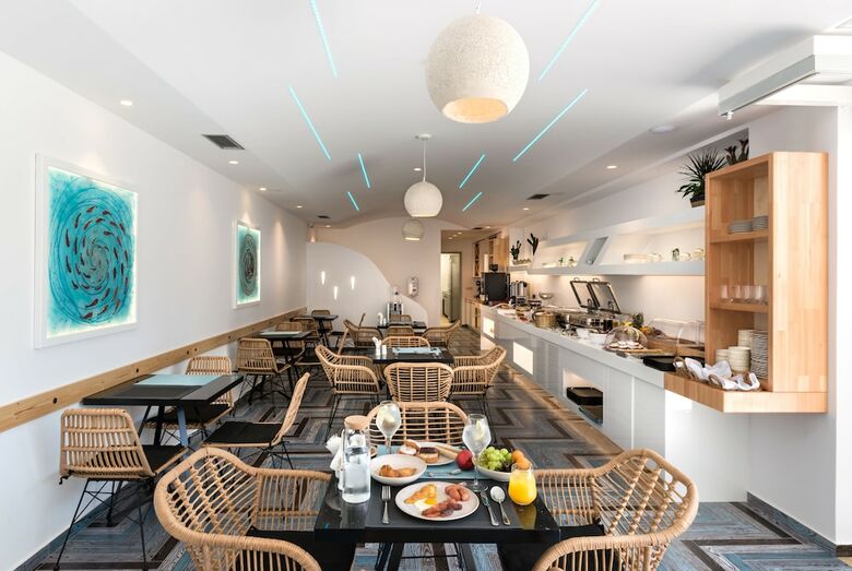 Aparthotel Marvarit Suites