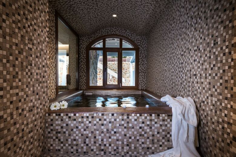 Aparthotel Marvarit Suites