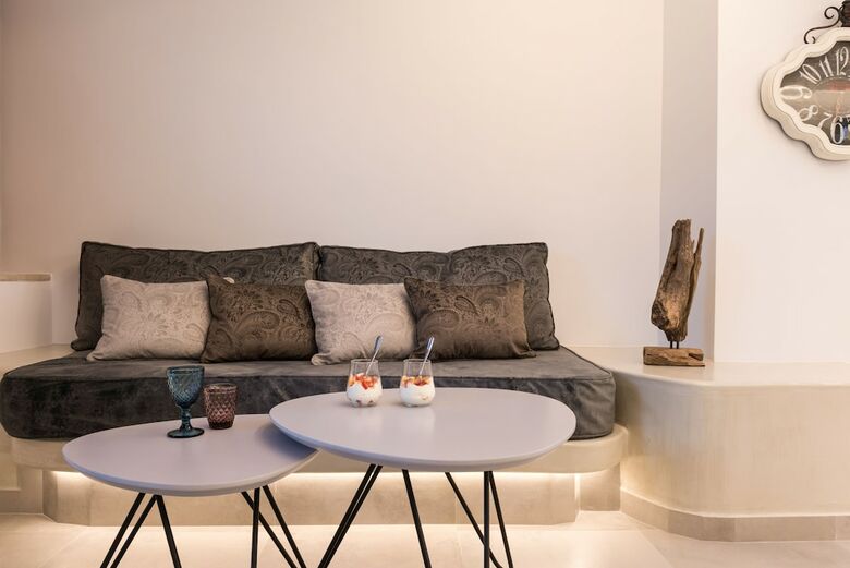 Aparthotel Marvarit Suites