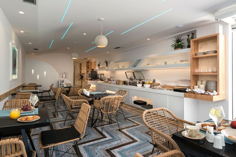 Aparthotel Marvarit Suites