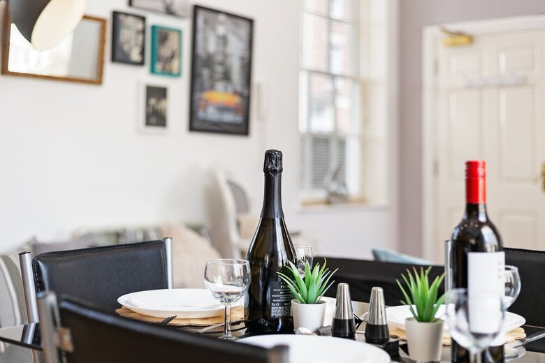 Apartamentos City Centre Gem With Parking