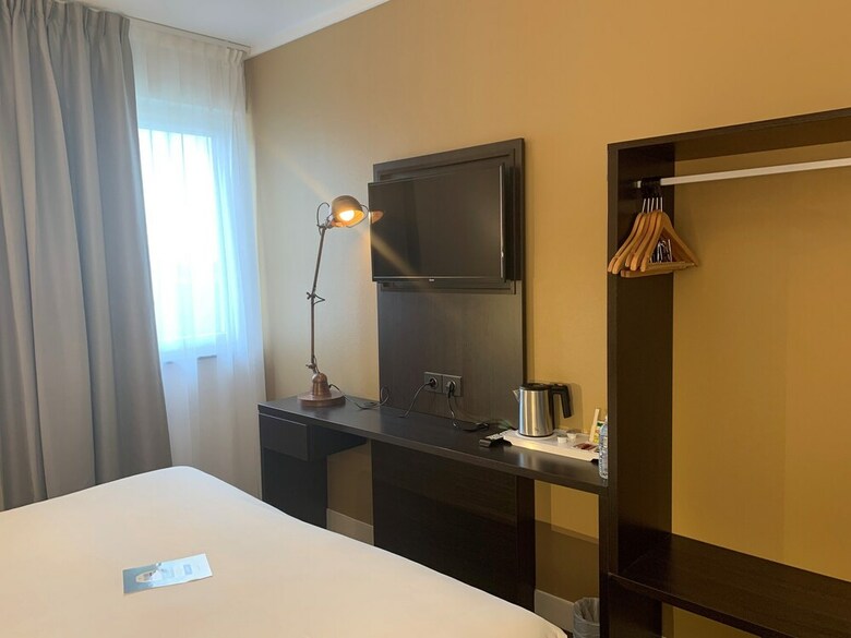 Hotel Kyriad Crepy En Valois