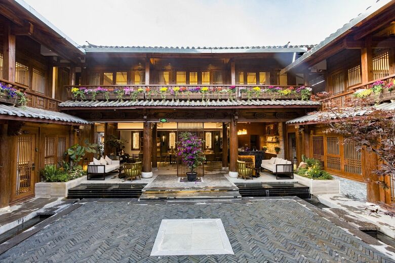 Posada Lijang First Bay Hotel