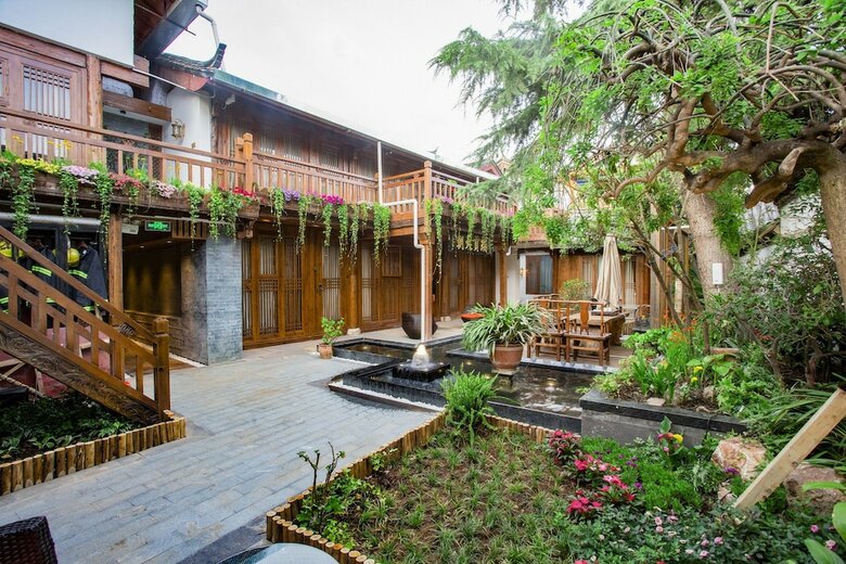 Posada Lijang First Bay Hotel
