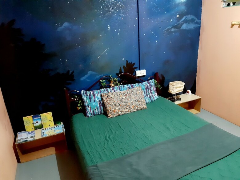 Hostal Bonobo Bed And Breakfast House