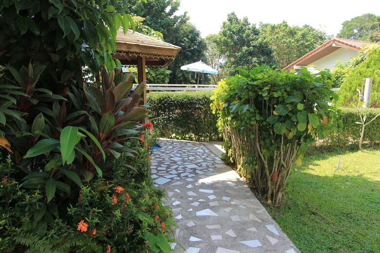 Hotel On The Hill Karon Resort