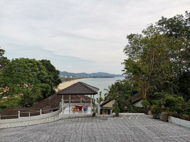 Hotel On The Hill Karon Resort