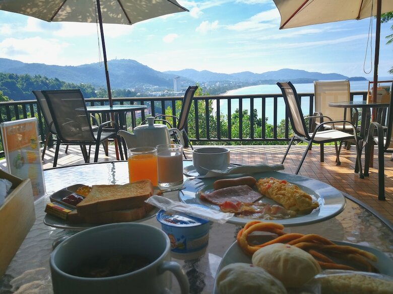 Hotel On The Hill Karon Resort
