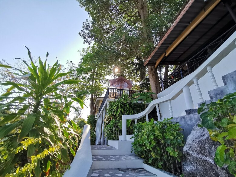 Hotel On The Hill Karon Resort