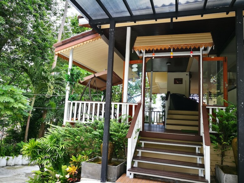 Hotel On The Hill Karon Resort