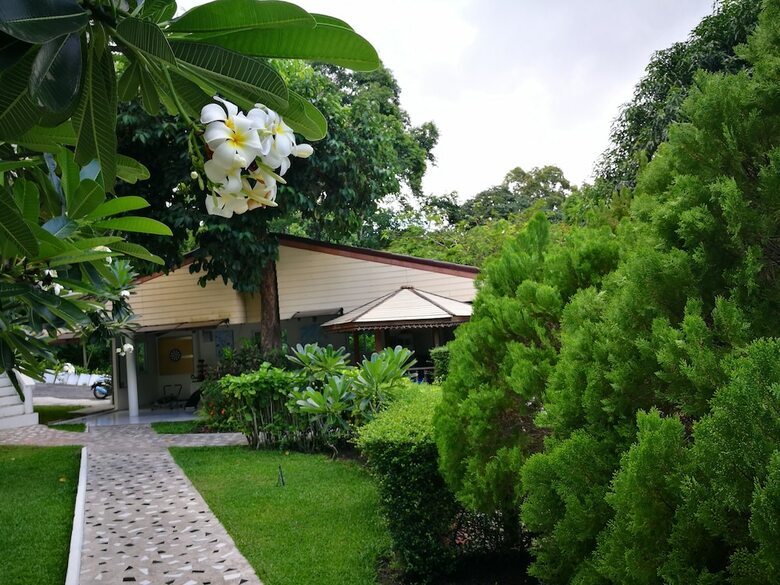 Hotel On The Hill Karon Resort