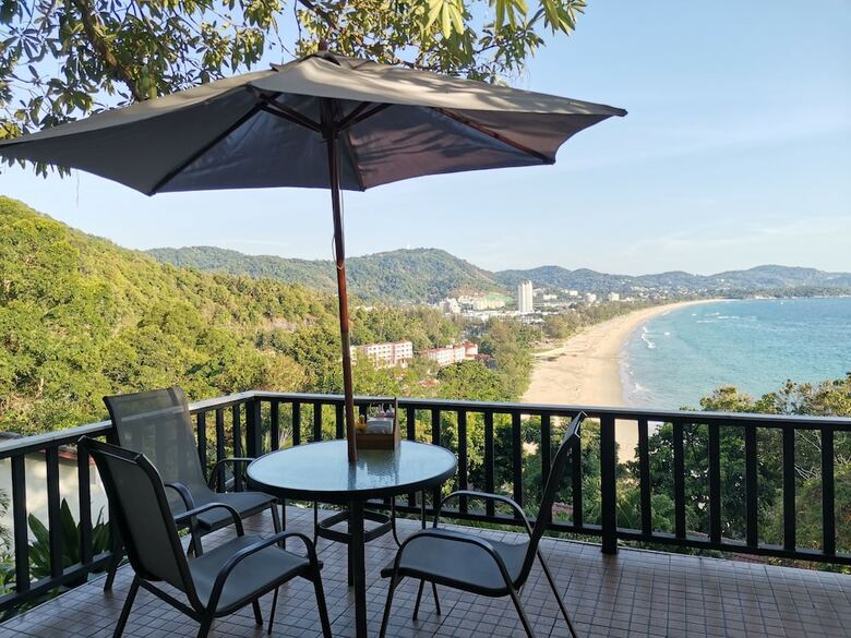 Hotel On The Hill Karon Resort
