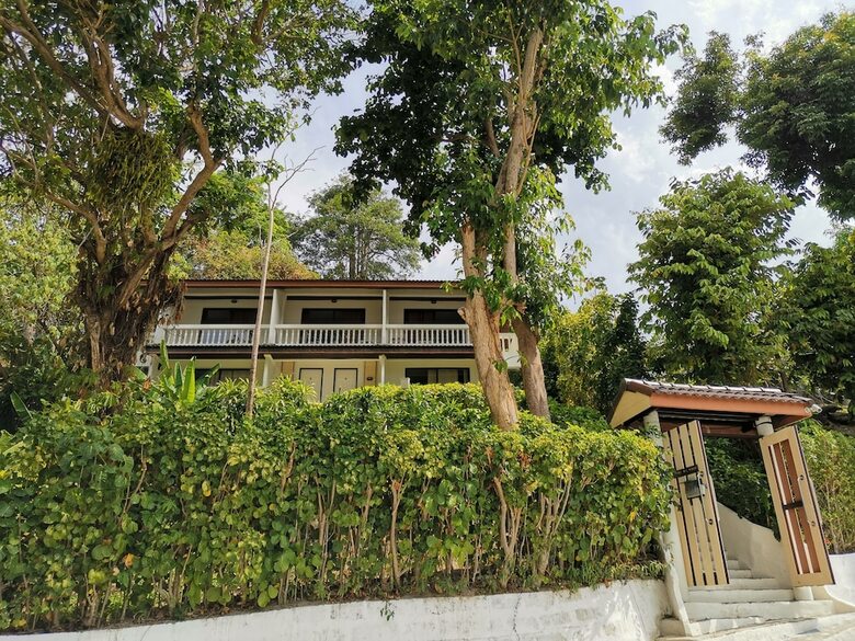 Hotel On The Hill Karon Resort